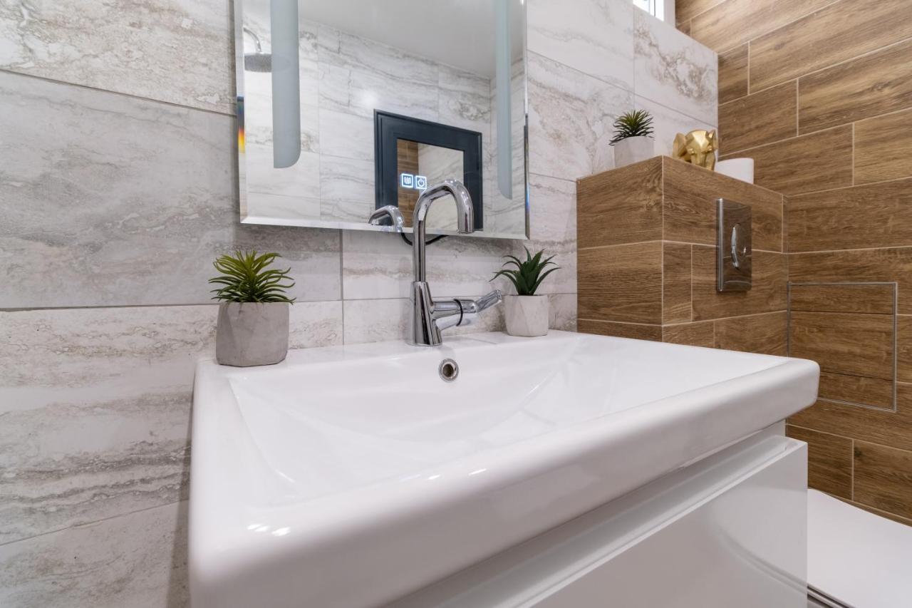 Chic 1Br Apartment With Balcony In Plovdiv Luaran gambar