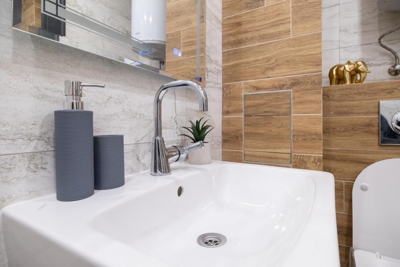 Chic 1Br Apartment With Balcony In Plovdiv Luaran gambar